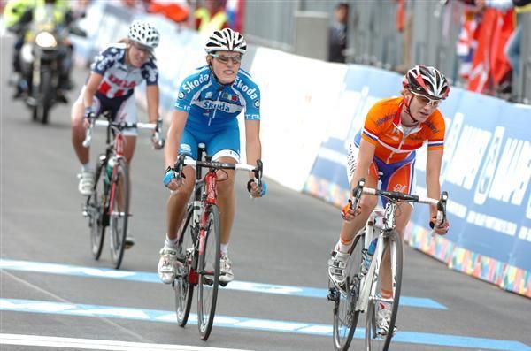 Marianne Vos (Netherlands) outsprinted Cantele (Italy) for second place.