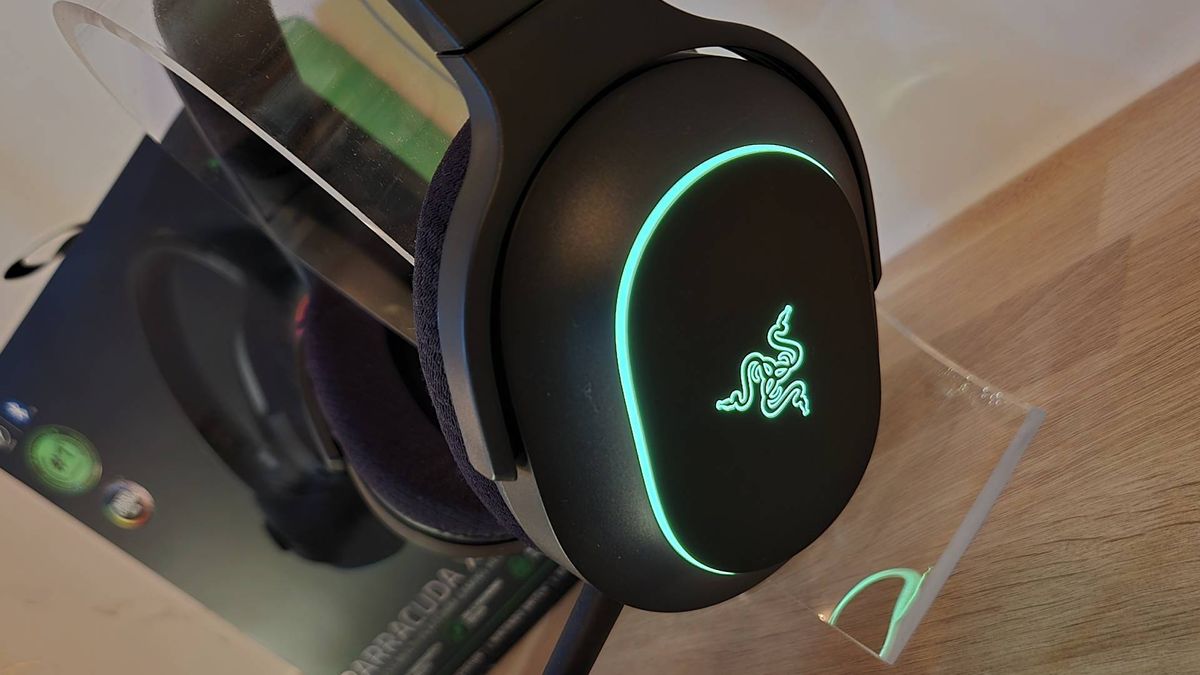Image of the RGB lighting of the Razer Barracuda X Chroma gaming headset.