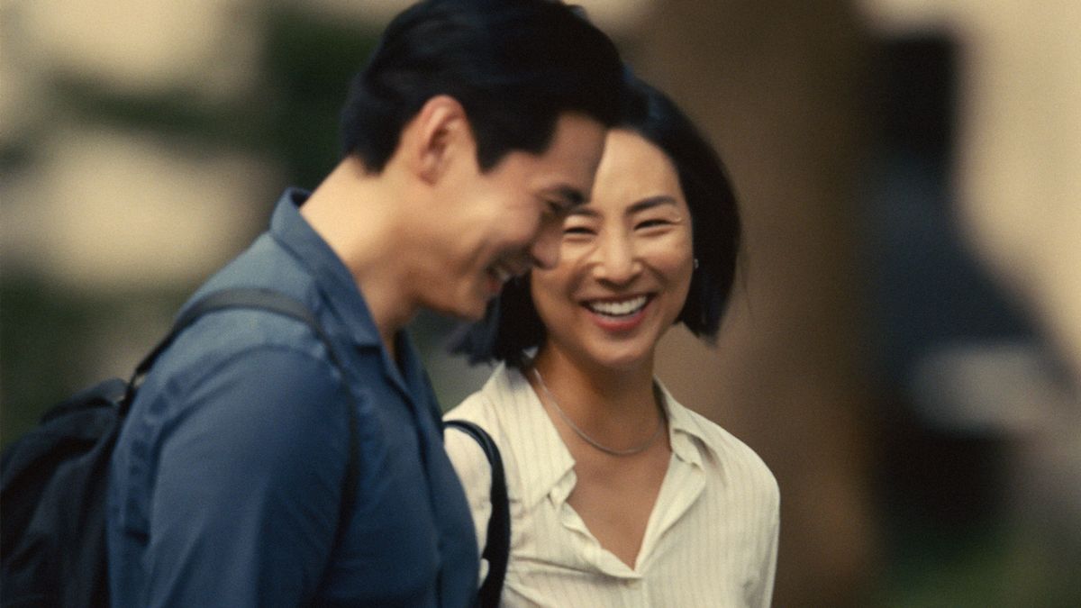 Teo Yoo and Greta Lee in Past Lives