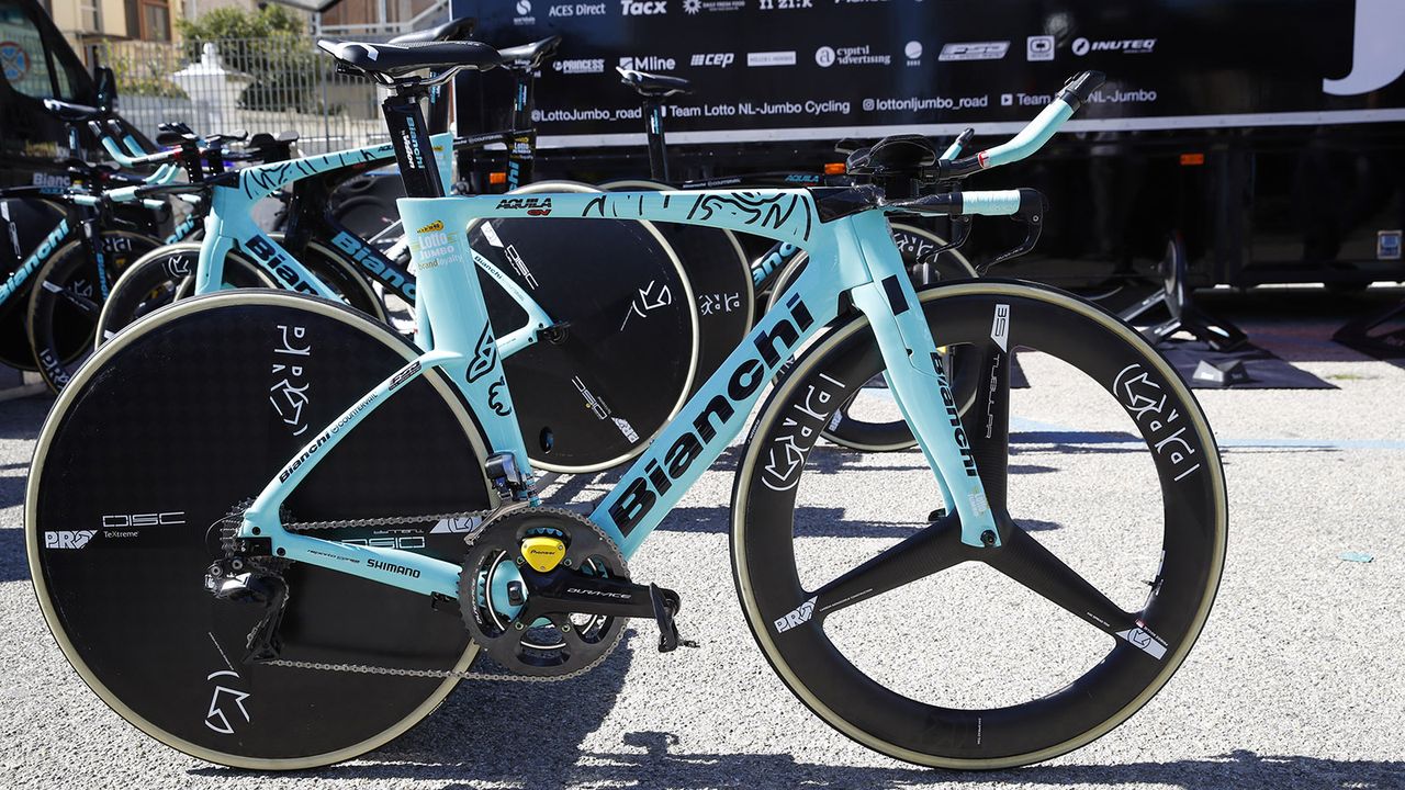The celeste colourway is iconic to the Italian brand