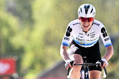 Demi Vollering riding in the European champion's jersey