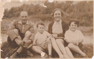 Actor Mark Rylance's Grandfather Osmond Skinner with his wife Hazel, and their children Richard and Anne (Mark's mother)