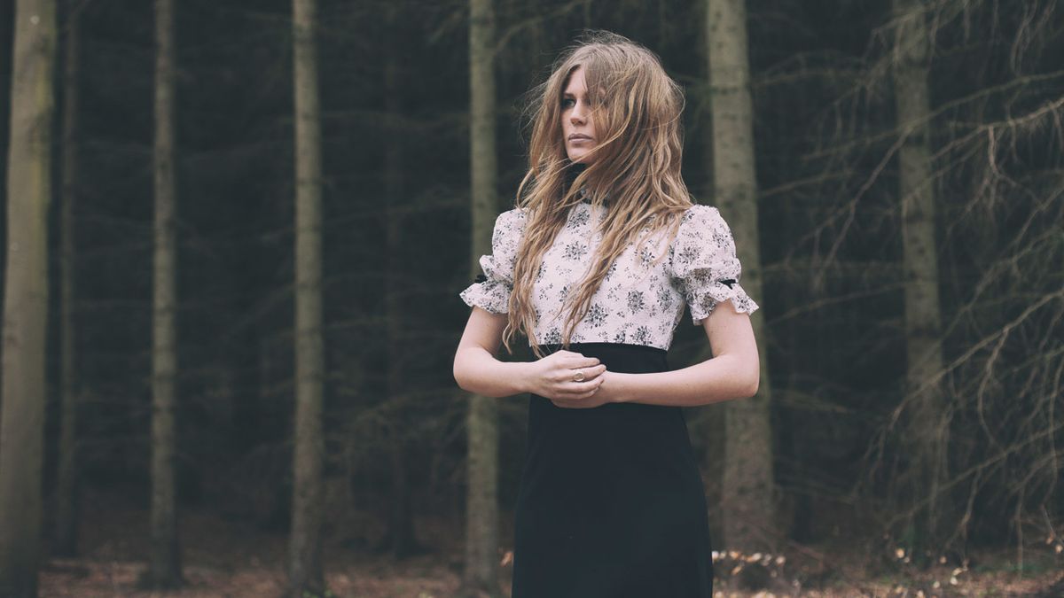 Myrkur spine