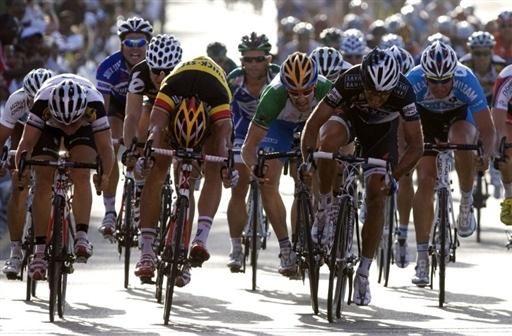 Tom Boonen (Quick Step) pips JJ Haedo on the bike throw to claim the stage 5 win