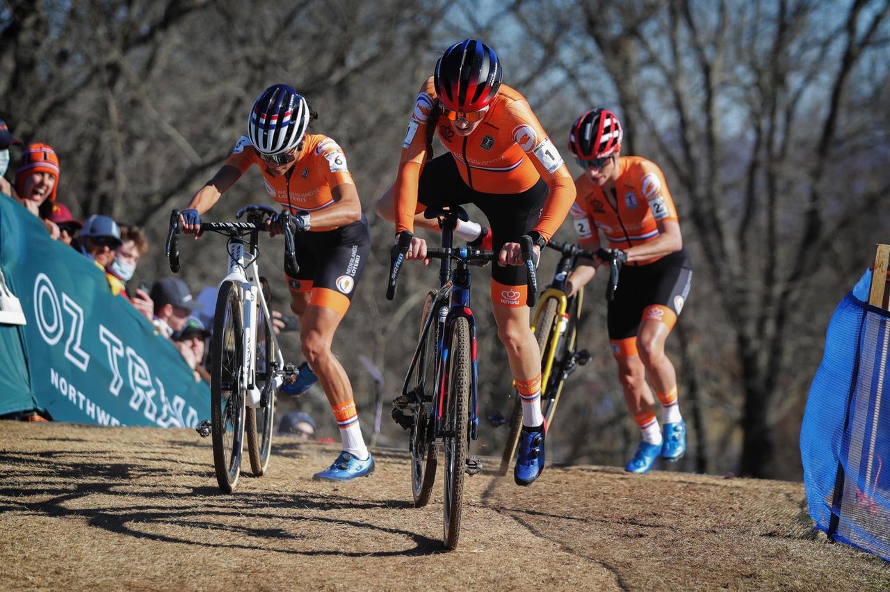 UCI Cyclocross world championships Fayetteville 2022 USA Women lite 29012022 Lucinda Brand Netherlands Team Trek Segafredo Women Alvarado Ceylin del Carmen Ned Marianne Vos Netherlands Team Jumbo Visma Women photo Alex WhiteheadSW PixSprintCyclingAgency2022