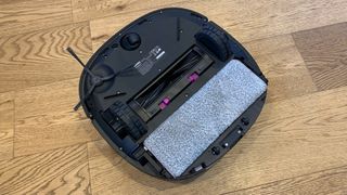 Underside of the Eureka J20 robot vacuum