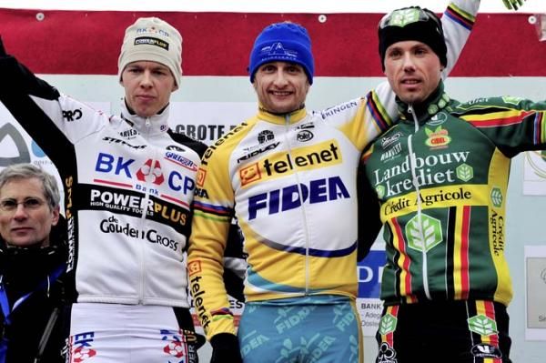 Dieter Vanthourenhout (2nd, BKCP-Powerplus), Bart Wellens (1st, Telenet-Fidea) and Sven Nys (3rd, Landbouwcredit)