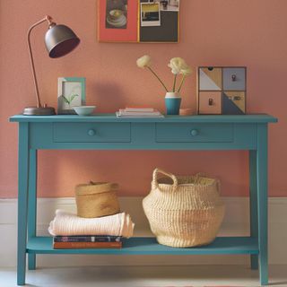 how to use the colour wheel, coral blush wall with turquoise console table storage basket and table lamp