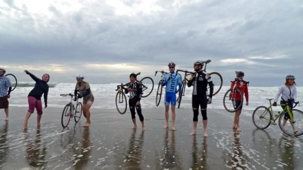 Riders had to qualify for the championships through "feats of strength" which included a dune run at Ocean Beach