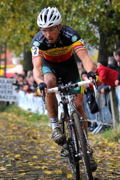 Sven Nys (Landbouwkrediet) turns off the cobbles into the mud.