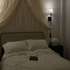 Image of WWW associate beauty editor Alyssa Brascia's NYC home decor.