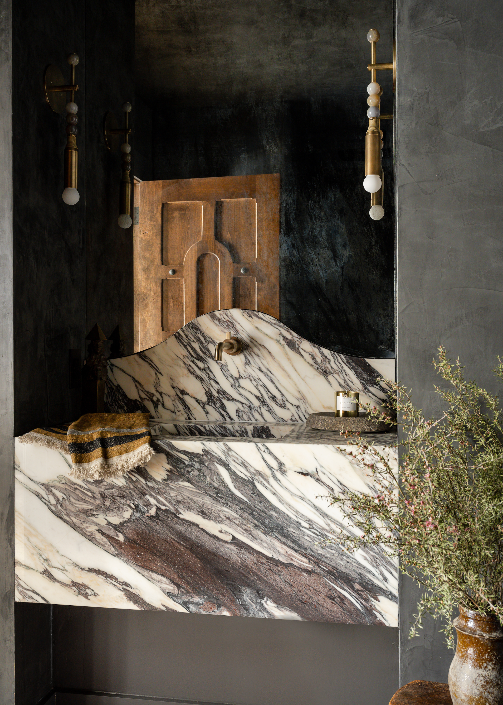 powder room with decorative wall lights