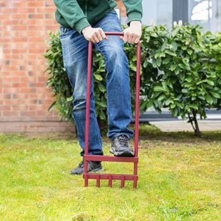 Hardys Hollow Tine Lawn Aerator - 5 Tine Lawn Corer for Garden Soil - Manual Lawn Spiker and Grass Aerator - Heavy Duty Lawn Care Garden Tool With Large Footplate - 91cmx30cmx5cm