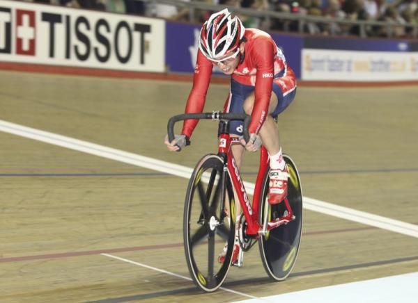 Ho Ting Kwok (HK) wins the men's Omnium scratch race.