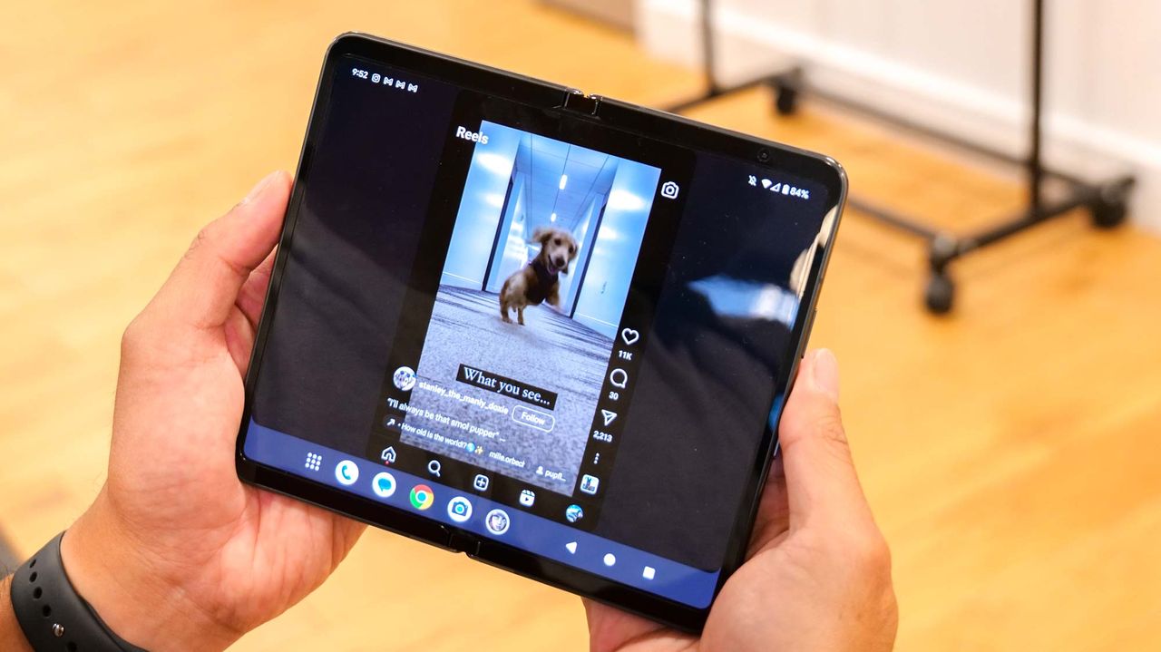 Google Pixel Fold showing apps scaling issue.