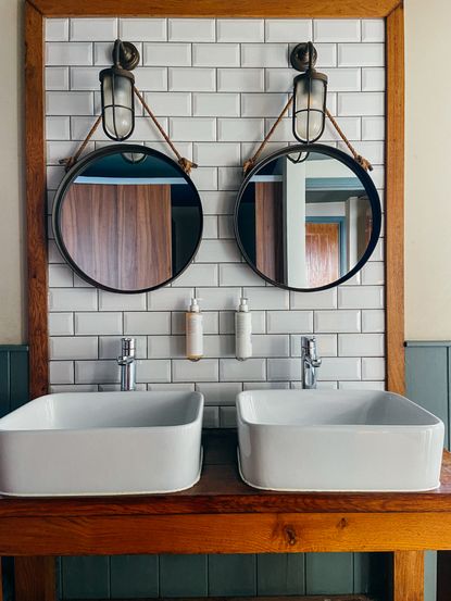4 Tricks to Choose Bathroom Tiles That Always Feel Timeless | Livingetc