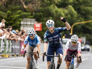Late call up turns into a second win for Sophie Edwards at long-range Warrnambool Women's Classic