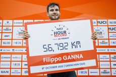 Filippo Ganna poses with his new World Hour Record 2022