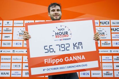 Filippo Ganna poses with his new World Hour Record 2022