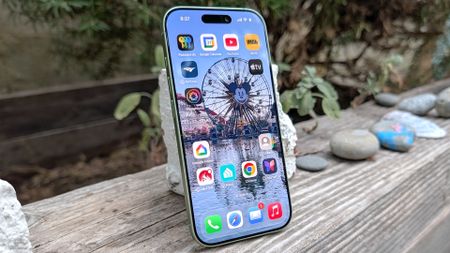 iPhone 17 home screen