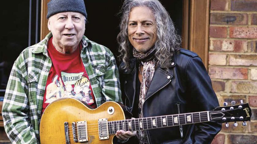 Peter Green and Kirk Hammett pose with Hammett&#039;s &quot;Greeny&quot; Les Paul, formerly owned by Green and guitarist Gary Moore