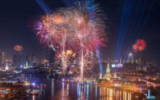 Fireworks on New Year's wallpaper