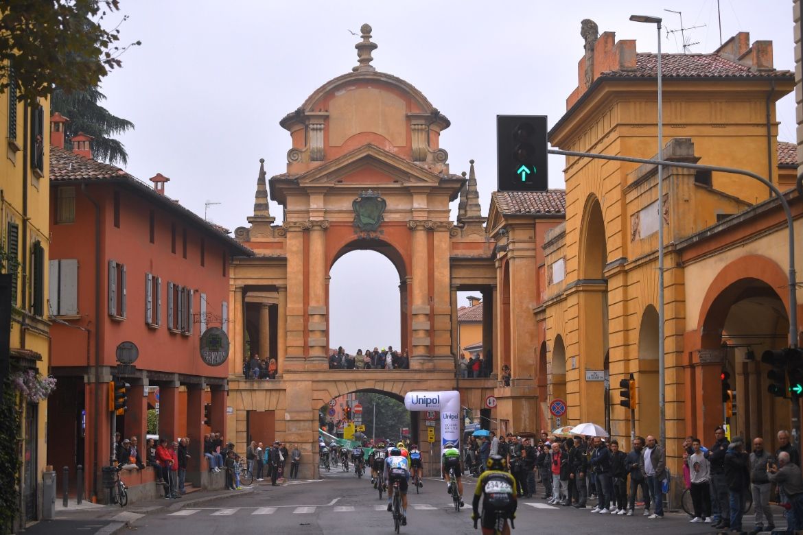The riders enter Bologna