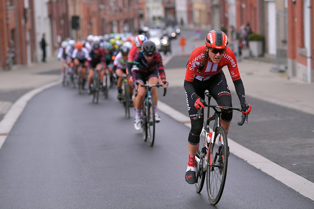 Lucinda Brand (Sunweb) makes an attack at Omloop Het Nieuwsblad