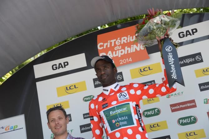 Kevin Reza spends another day in the polka dot jersey