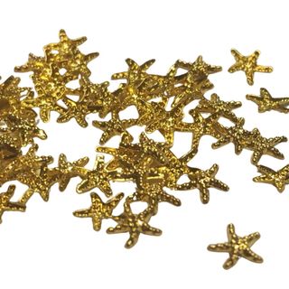 Decoración de uñas con estrellas de mar de metal dorado