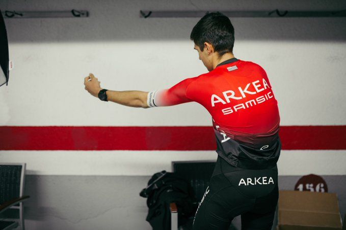 Diego Rosa pulls on the 2020 Arkea Samsic jersey
