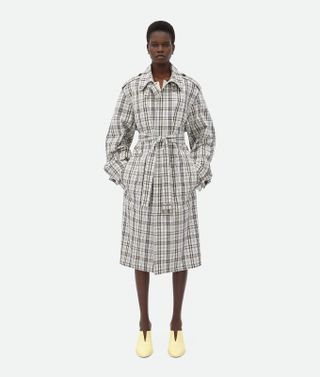 Women's Checked Cotton Trench Coat in Chalk/fondant/yellow