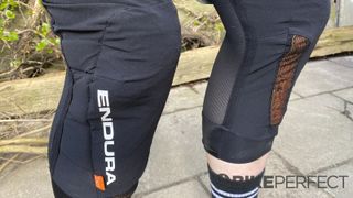 Endura MT500 Lite knee pads being worn