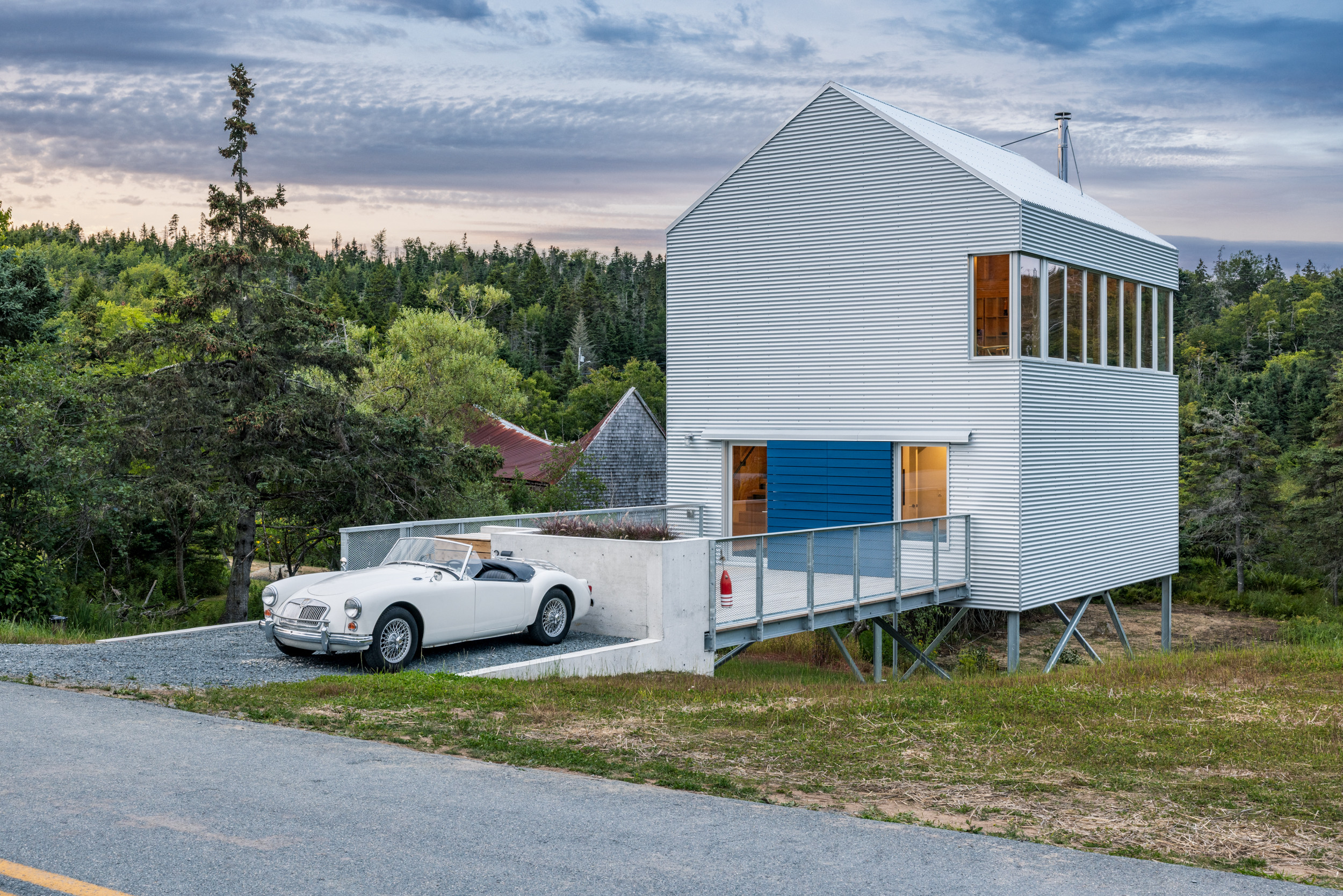 Skybox, a modest house in Nova Scotia, MacKay-Lyons Sweetapple Architects 