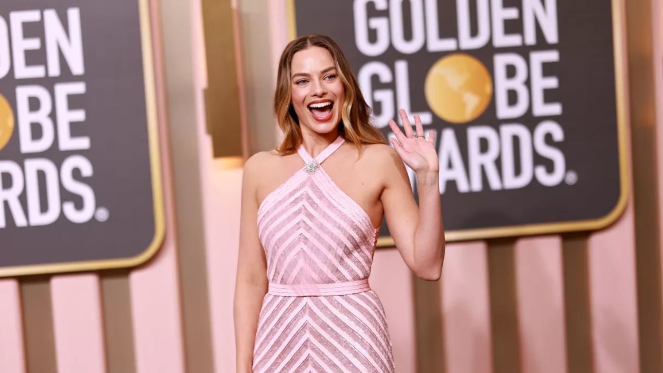 Margot Robbie's Golden Globes Gown Took Over 750 Hours to Make