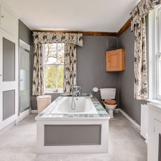 bathroom with grey walls and bathtub