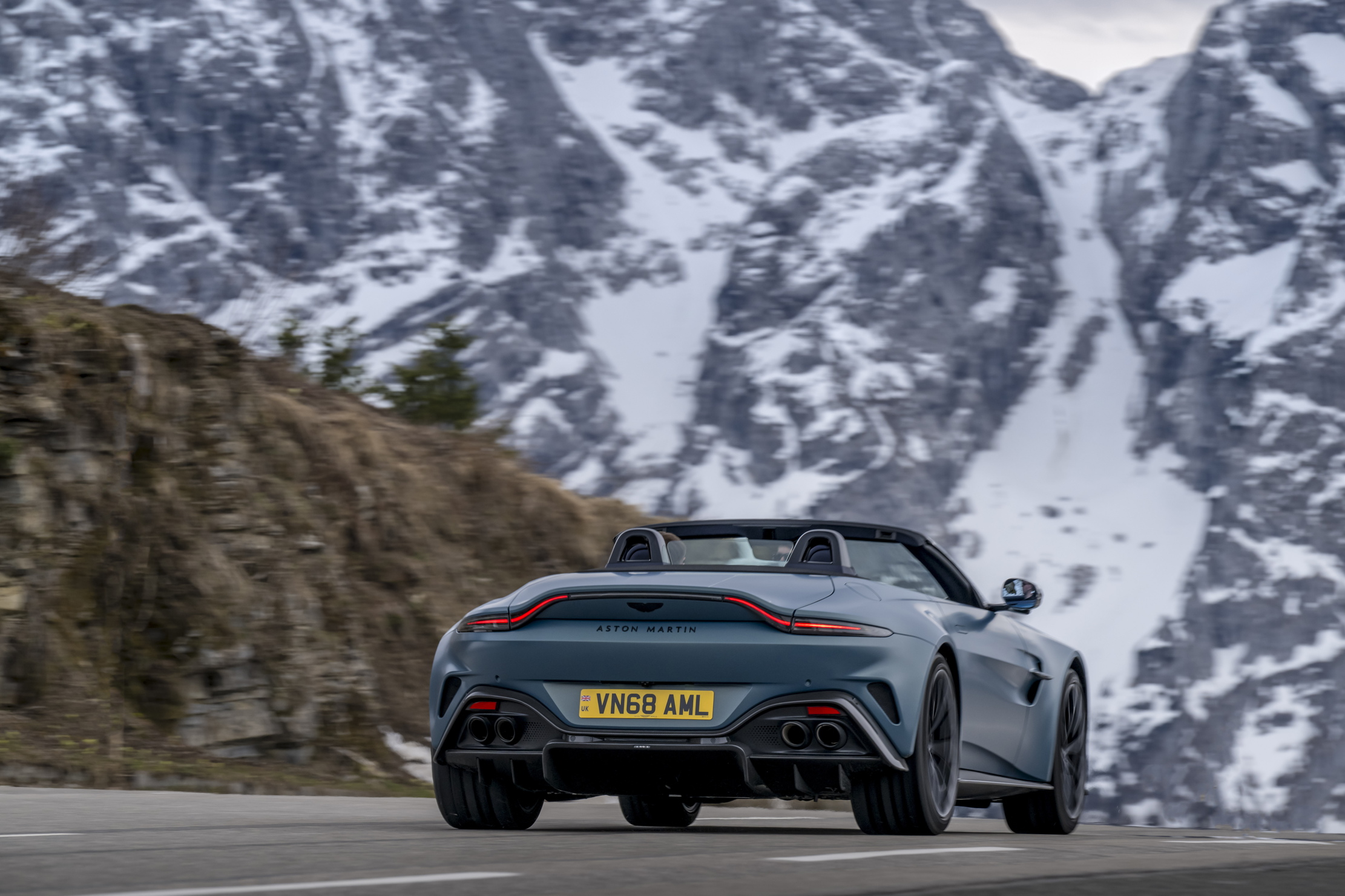 Images of the Aston Martin Vantage Roadster