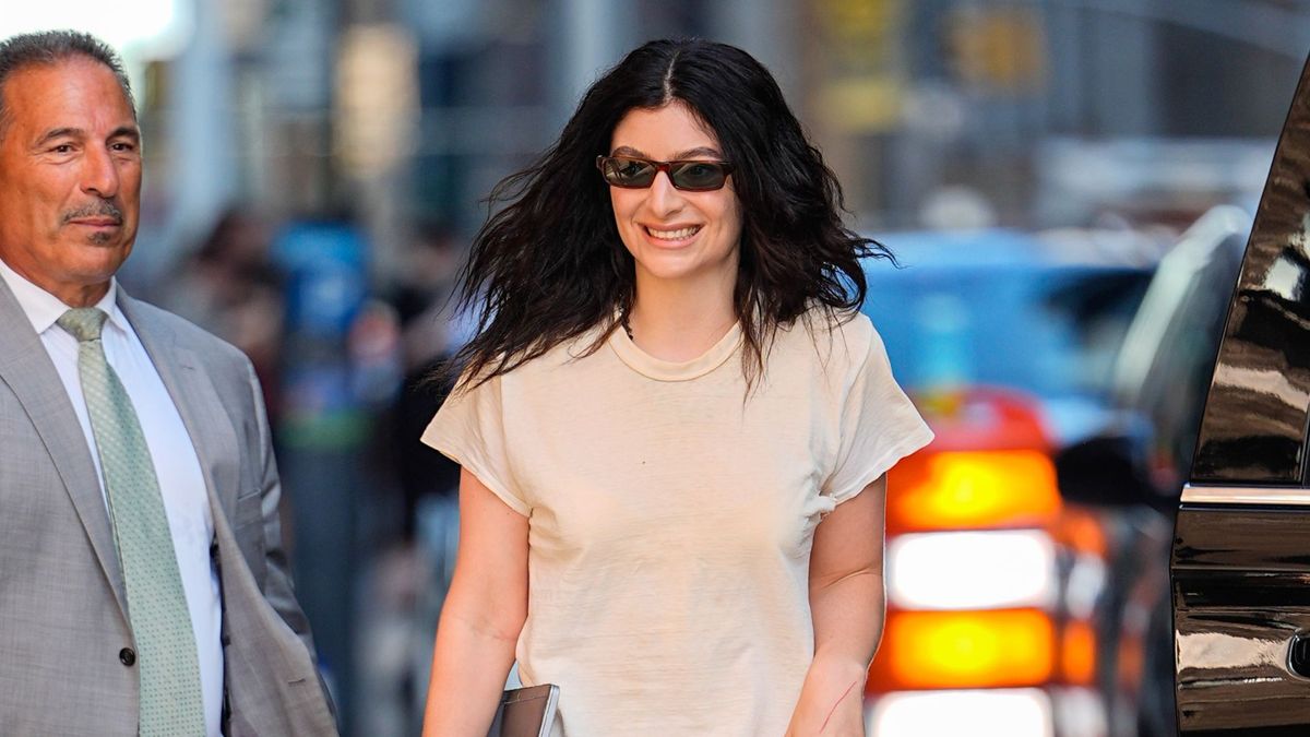 Hold the Daisy Dukes—These Trending Shorts Are Fashion Insider-Approved