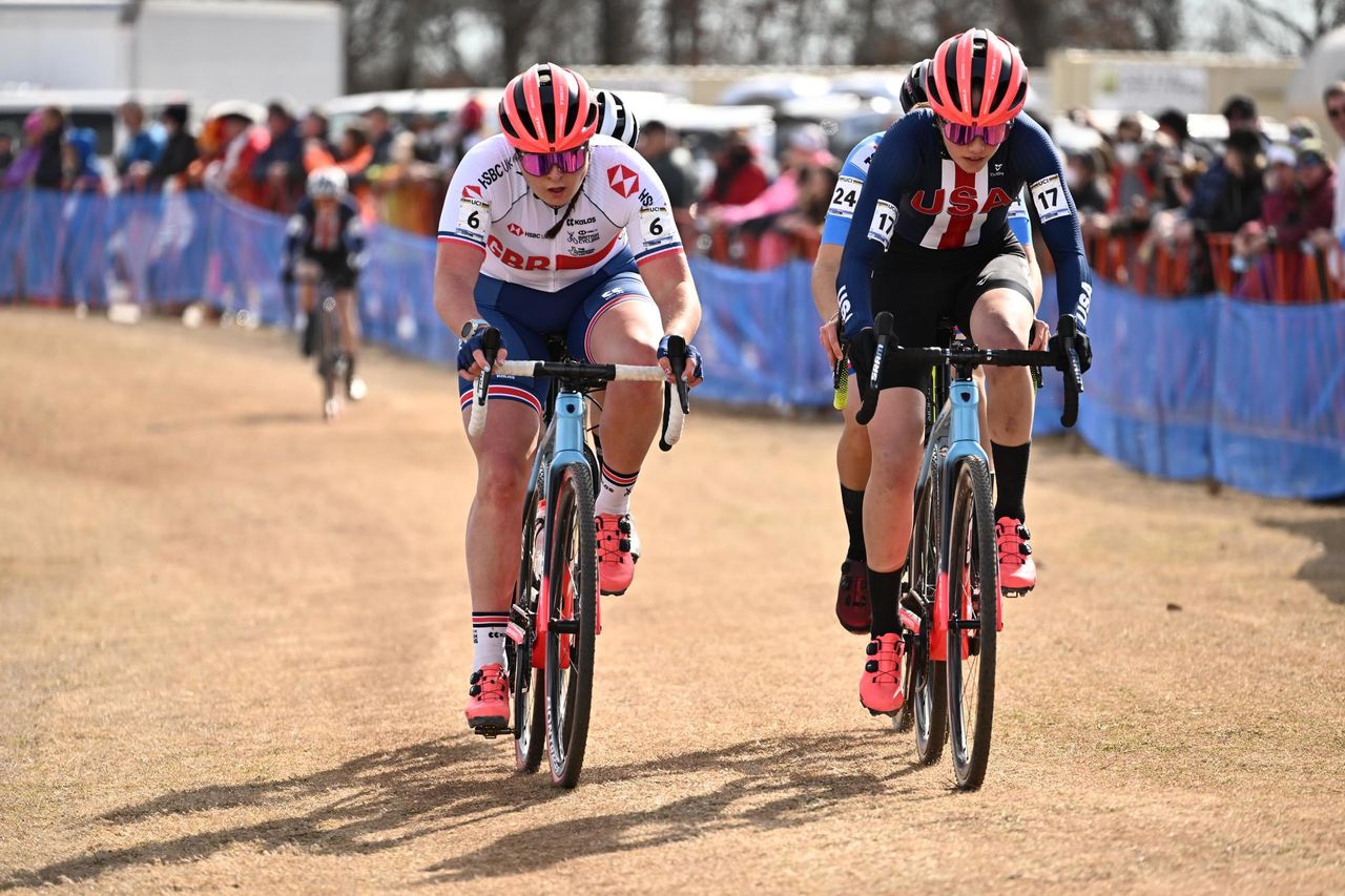 UCI Cyclocross world championships Fayetteville 2022 USA Women U23 30012022 Harriet Harnden GBR Madigan Munro USA photo Alex WhiteheadSW PixCVSprintCyclingAgency2022