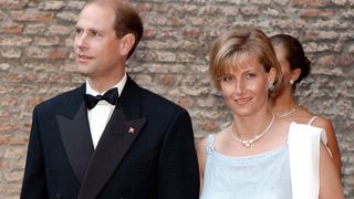 393697 64: Britain''s Prince Edward and his wife Sophie Rhys Jones arrive at a dinner for Prince Haakon of Norway