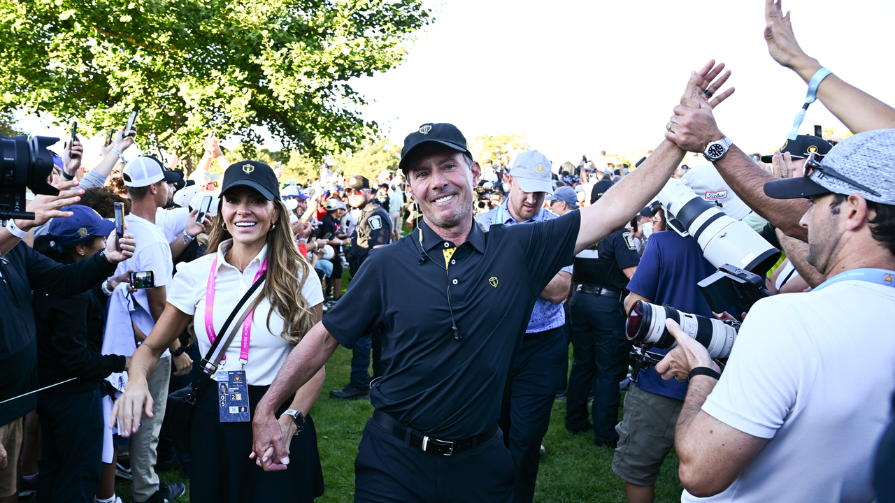 Mike Weir high fives the International fans walking up to the clubhouse