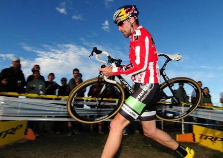 Tim Johnson (Cannondale-Cyclocrossworld.com) showed today that he does not need wet courses to win.