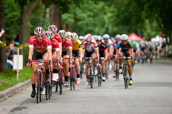 Kenda/5hr Energy p/b Geargrinder attempts to control the front of the race.