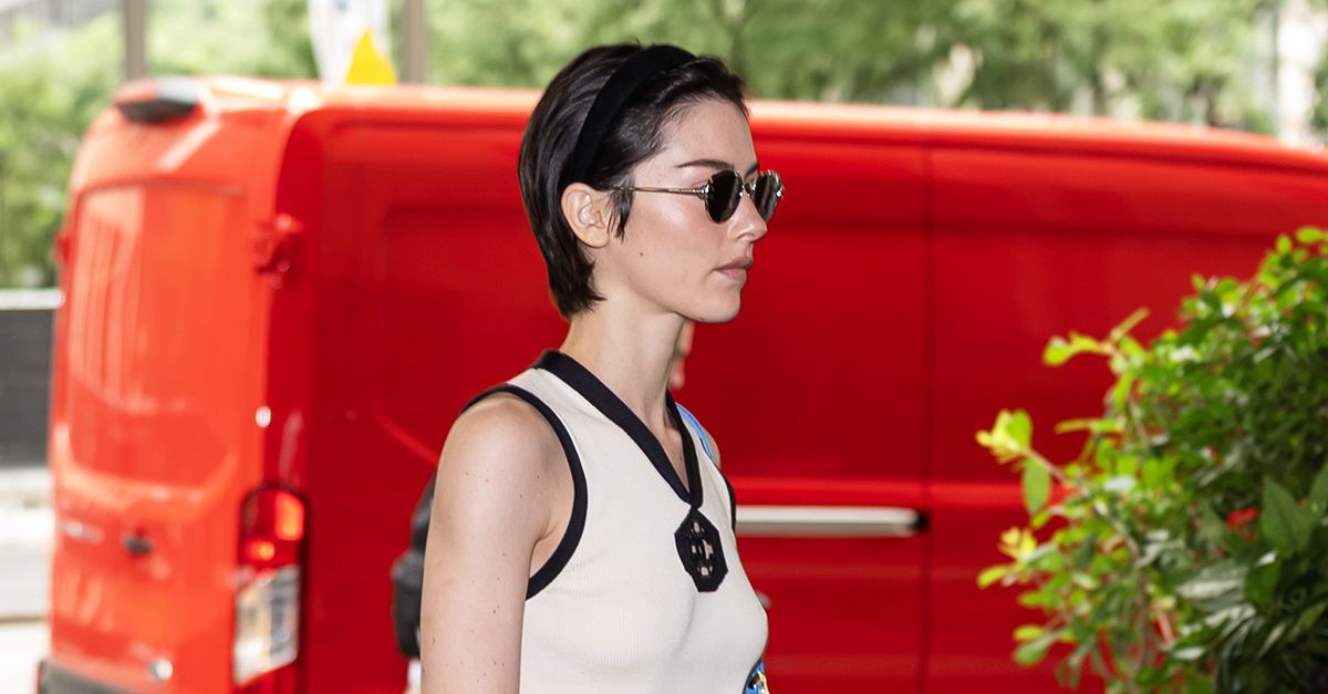 Gracie Abrams Paired Two Pretty Chanel-Approved Color Trends Gracie Abrams Paired Two Pretty Chanel-Approved Color Trends