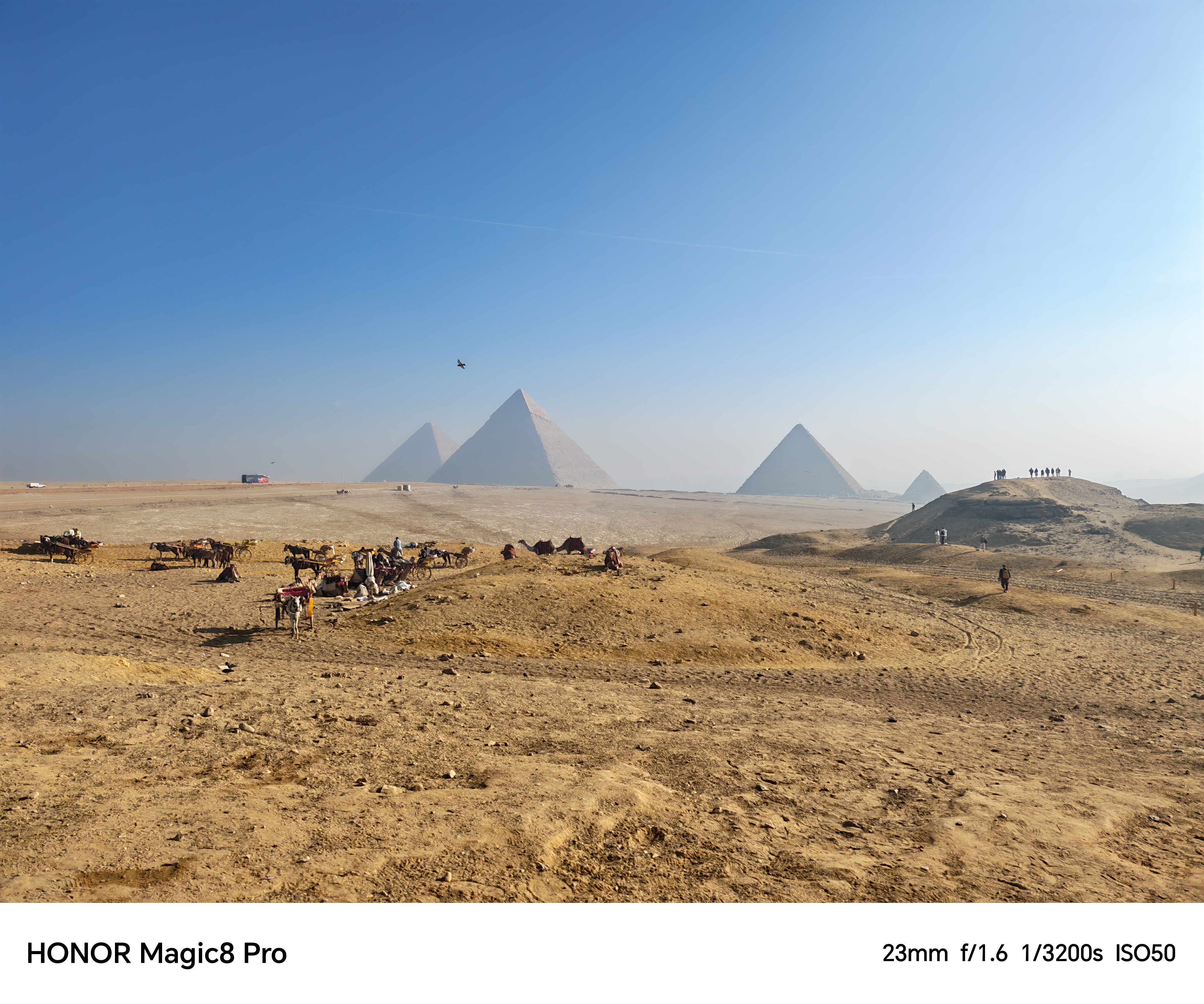 View of the Egyptian pyramids seen from a distance shot on an Honor Magic 8 Pro