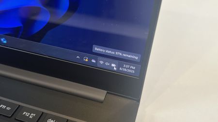 The Windows 11 battery indicator on a Razer Blade 14 (2025)