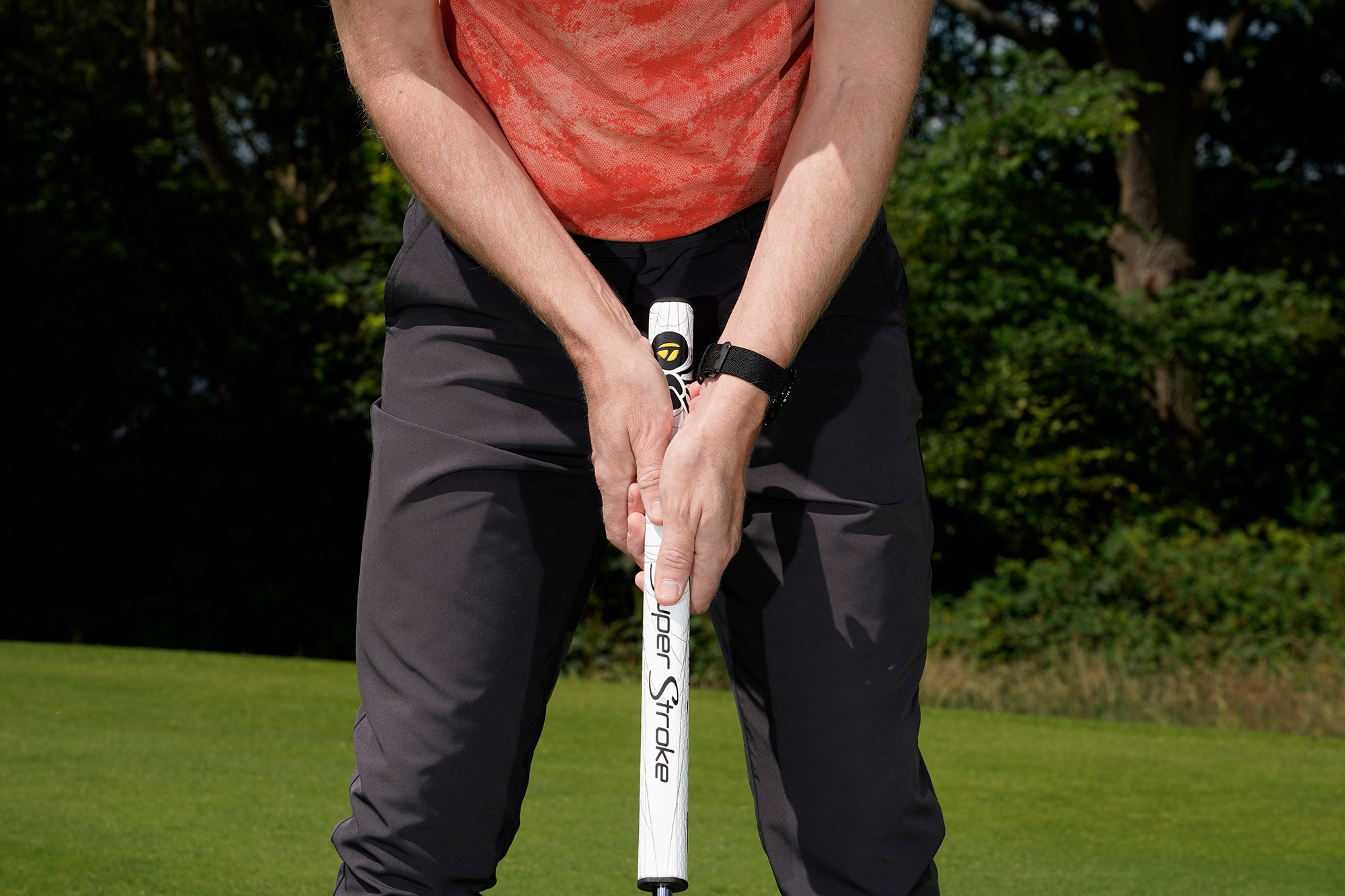 Top 50 Coach Ged Walters demonstrating the left hand low putting grip, with the lead hand being lower than the trail hand