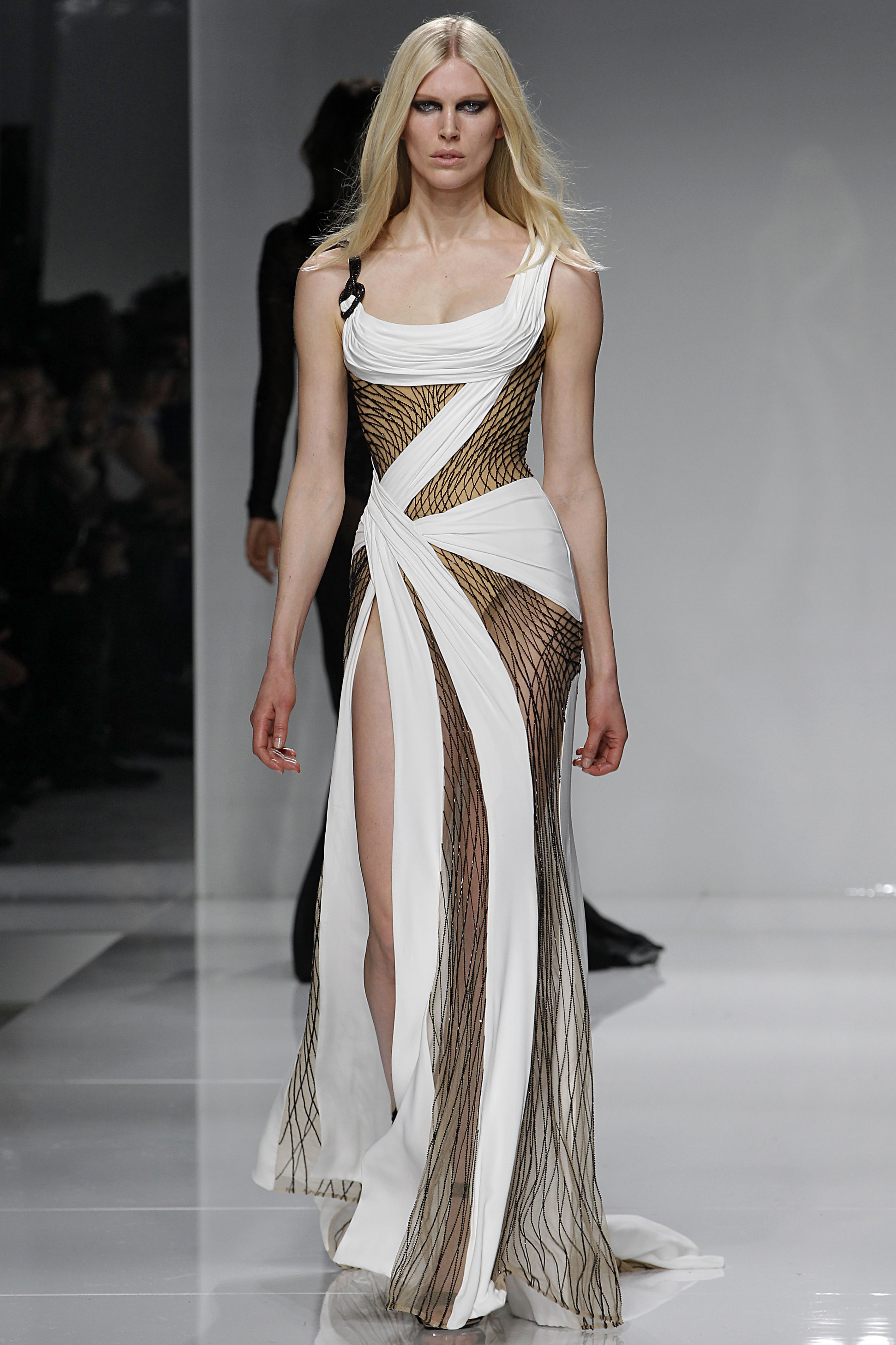 Zendaya's naked dress on the Versace Spring 2016 runway