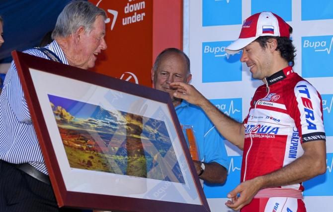 &Oacute;scar Freire considering his prize for winning in 2012