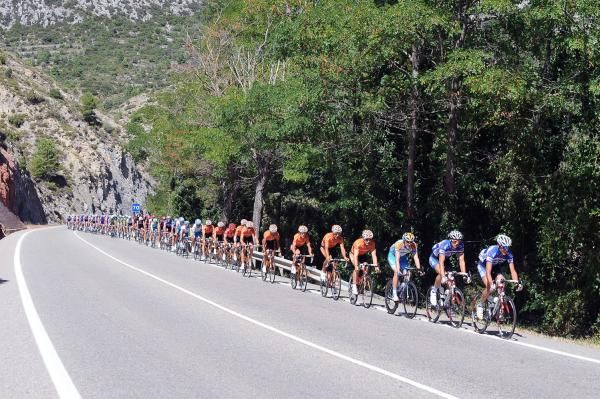 Quick Step gives Euskaltel a hand in the chase